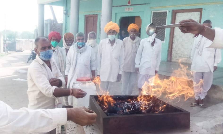 छोटीसादड़ी के सेमरथली में किया चलित हवन, यज्ञ में दी आहुतियां