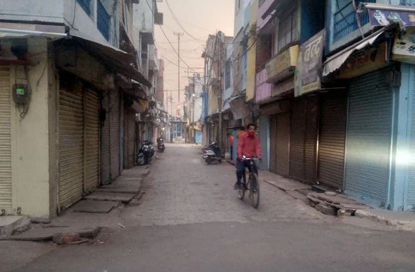 Shops closed in Gol Bazar on the evening of May 31, the last day of Corona Curfew.
