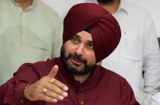 Controversy Contiunes between Navjot Singh Sidhu and Amrinder Singh 