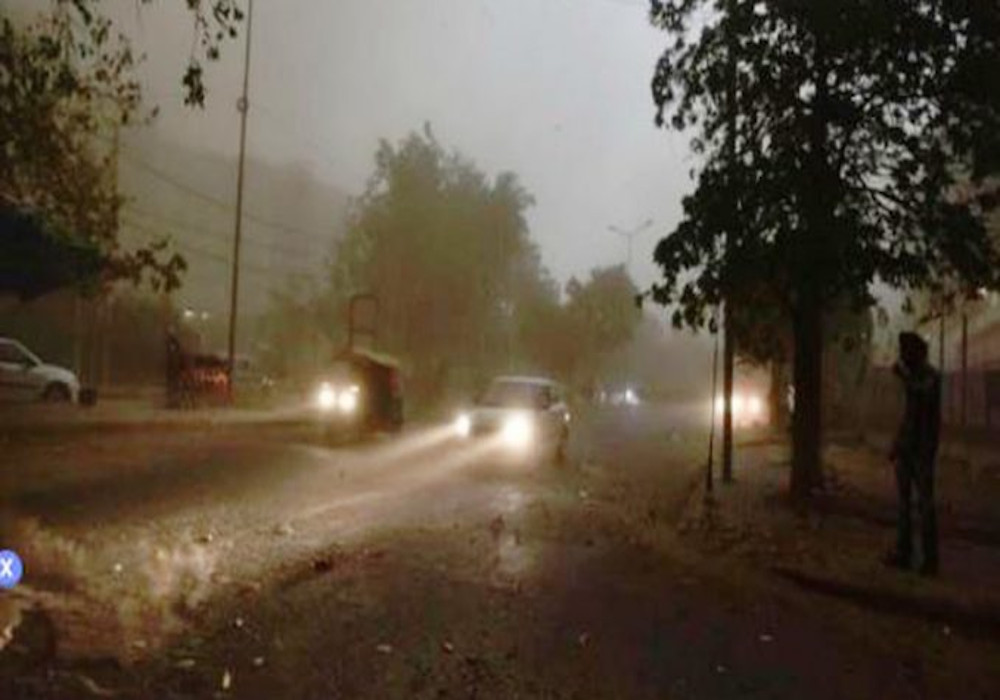 बारिश का कहर- पूर्वी यूपी में आंधी और बारिश के दौरान गिरी बिजली, सात की मौत, कई जगह ढह गए मकान