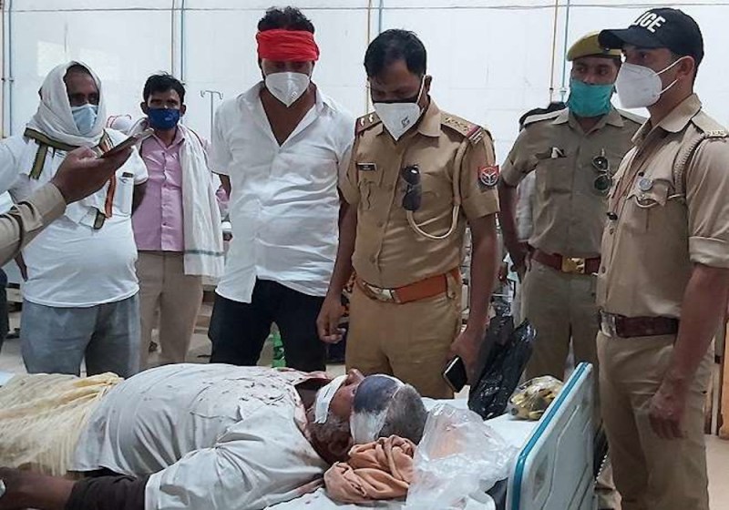 Quick Read: मंदिर में घुसकर महंत की बेरहमी से पिटाई, नकदी और मोबाइल लेकर भागे चोर