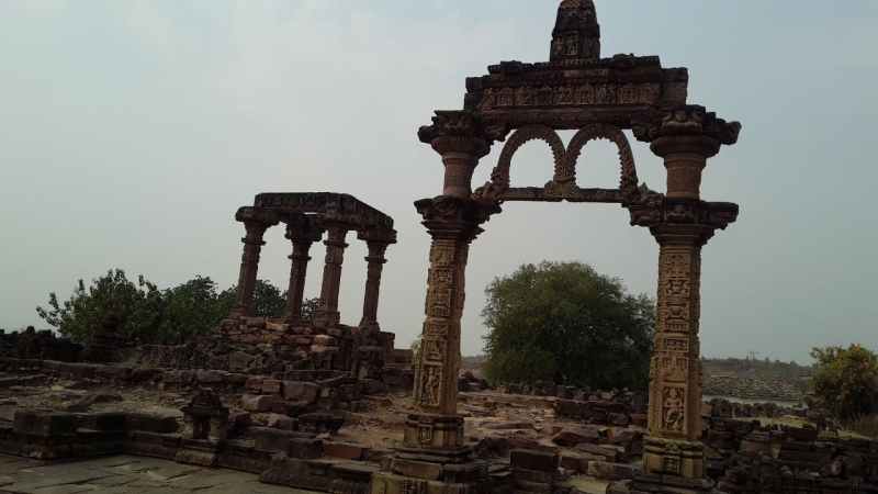 अद्भुद मंदिर के अवशेष, जहां होते हैं विष्णु के दशावतार के दर्शन