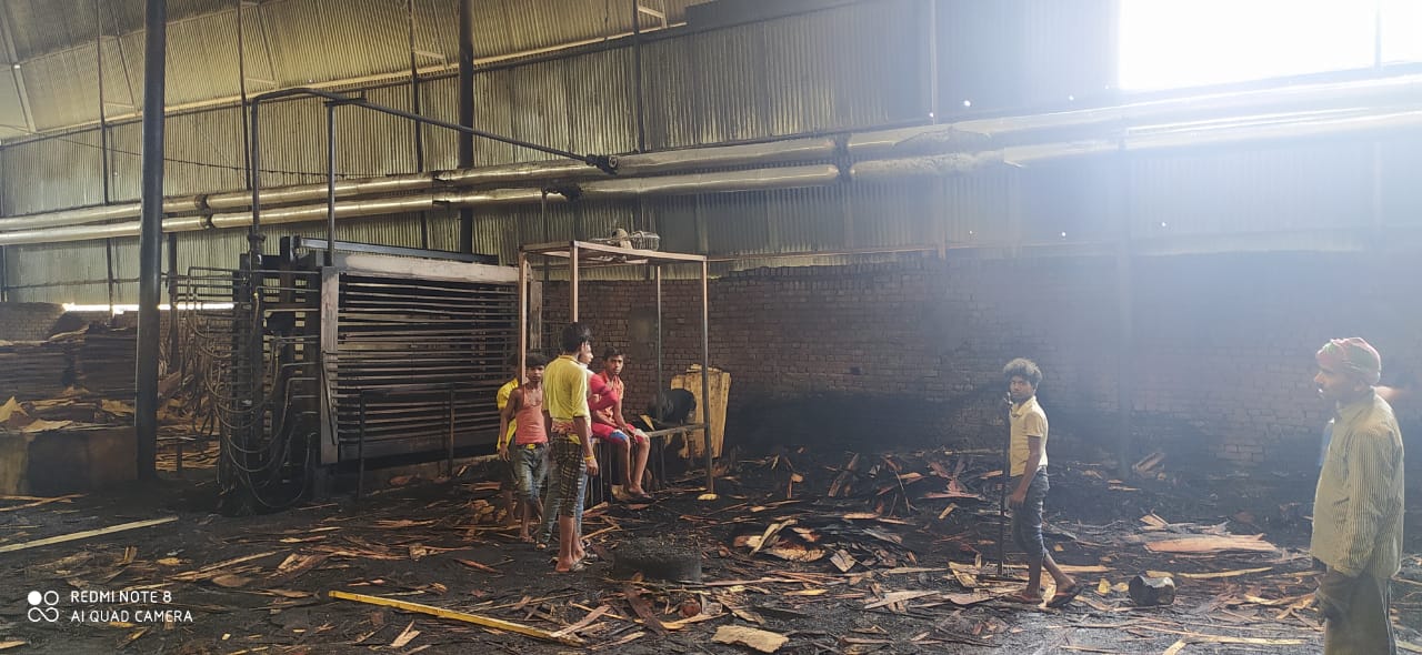 जयपुर के कालाडेरा में प्लाइवुड फैक्ट्री में लगी आग, तीन घंटे में पाया काबू
