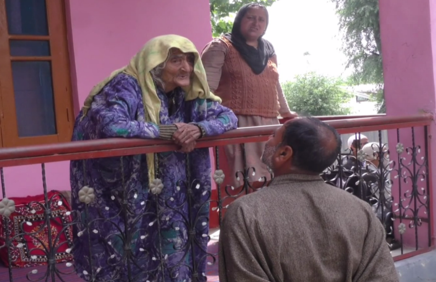 srinagr_woman_vaccine.png