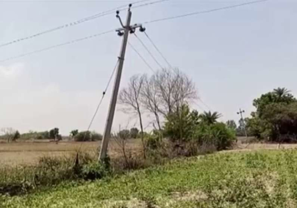 Villagers Make Chaos on Lost Electricity Connection