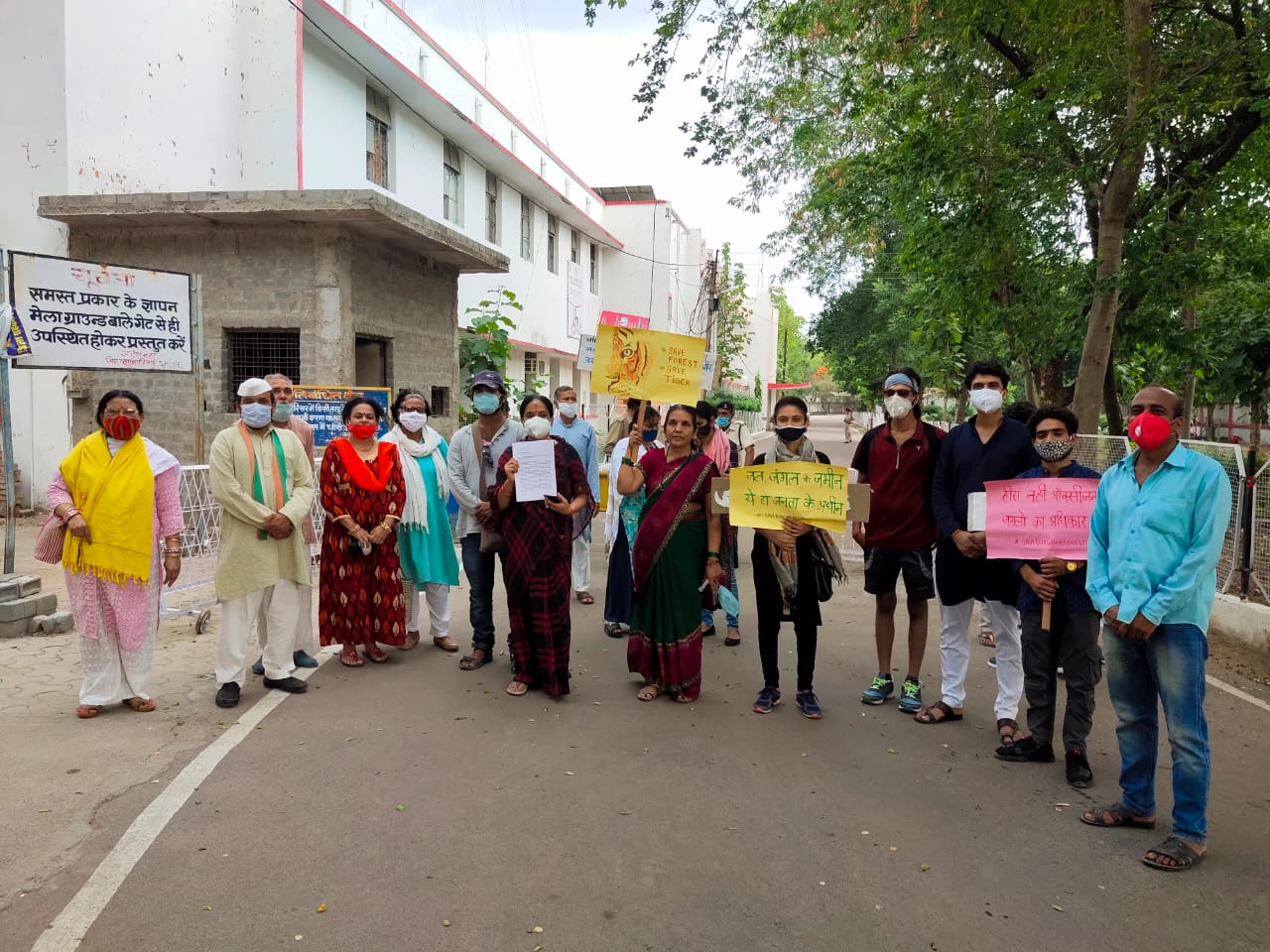 पैदल मार्च निकालकर सौंपा ज्ञापन