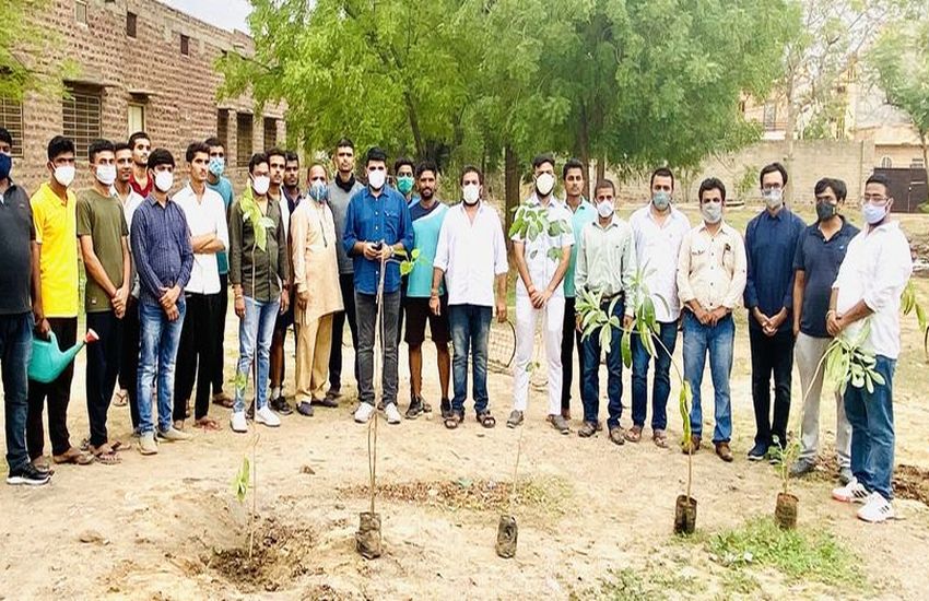 टीम उड़ान ने बनाया शहर का पहला प्लांट बैंक