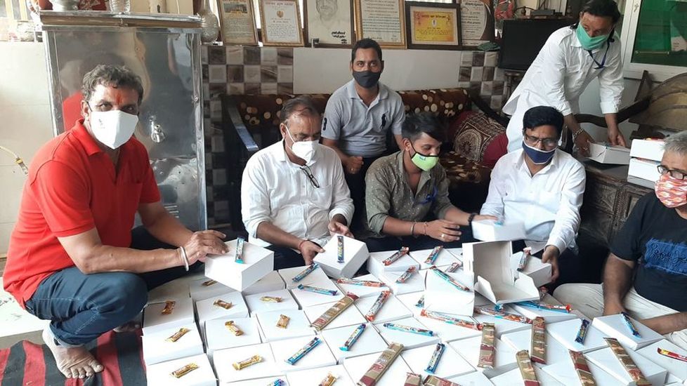 झुग्गियों तक पहुंच रहा ‘घर की रसोई’ का स्वाद
