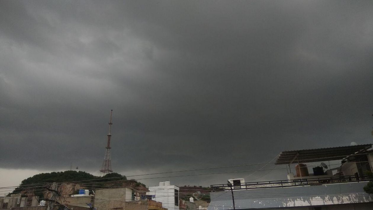 लगातार दूसरे साल जेठ में झमाझम, पारे में 10 डिग्री का अंतर