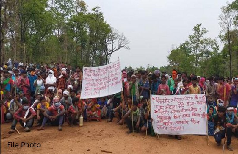 सिलगेर में बन रहे टकराव के हालात, कंटेनमेंट जोन होने के बाद भी रैली निकालने पर अडिग है ग्रामीण