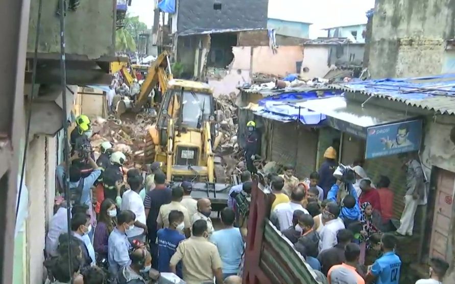 Mumbai four story building collapsed in Malad west 11 dead rescue operation underway 