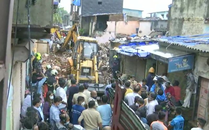 Mumbai four story building collapsed in Malad west 11 dead rescue operation underway