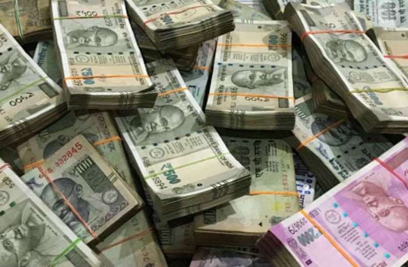 संविदा कर्मचारी की कोविड से मौत, माता, पिता और पत्नी ने अलग-अलग किया 50 लाख का दावा