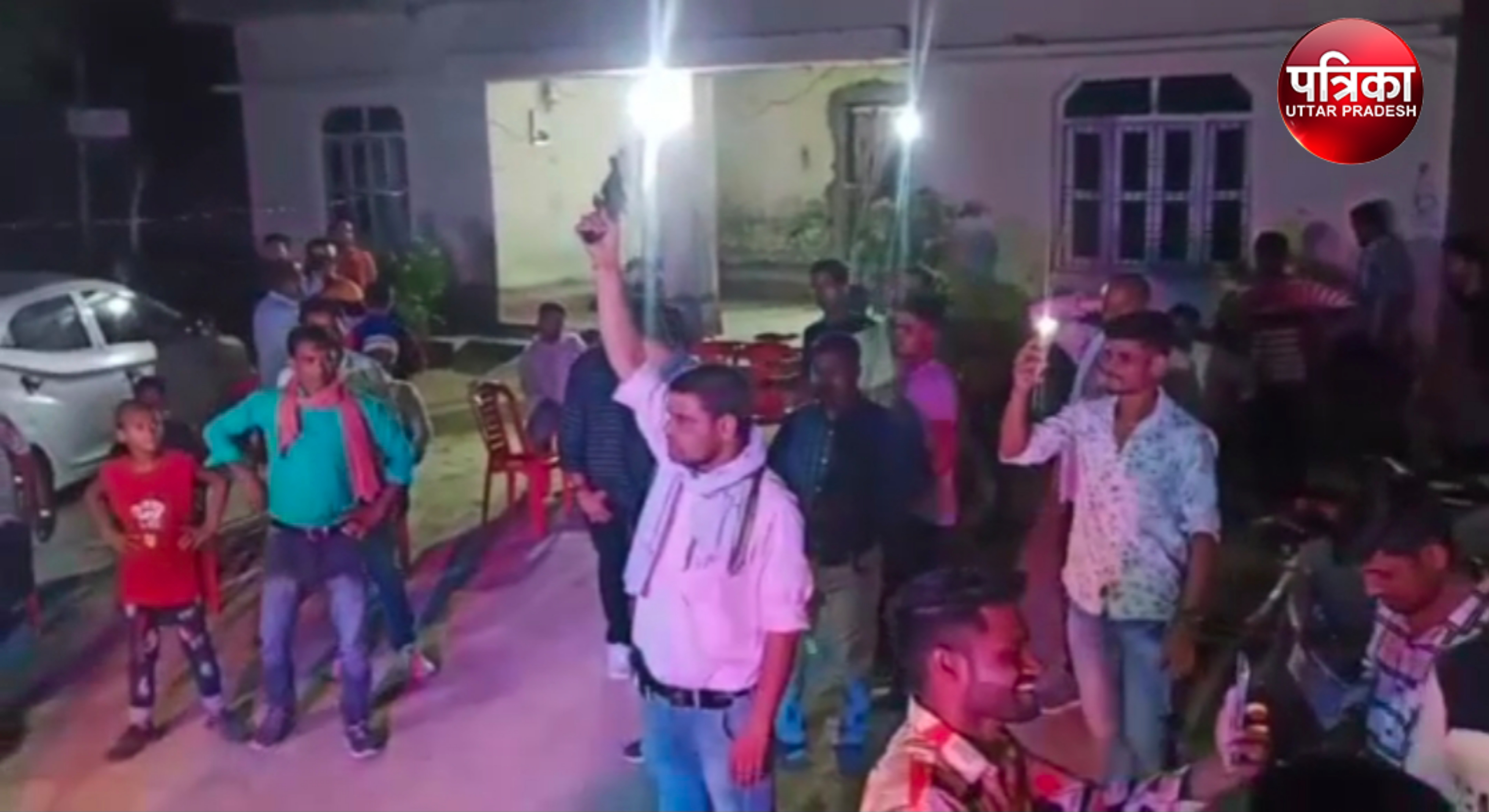 रायबरेली में जन्मदिन के समारोह में खुलकर हुई हर्ष फायरिंग, वीडियो हुआ वायरल