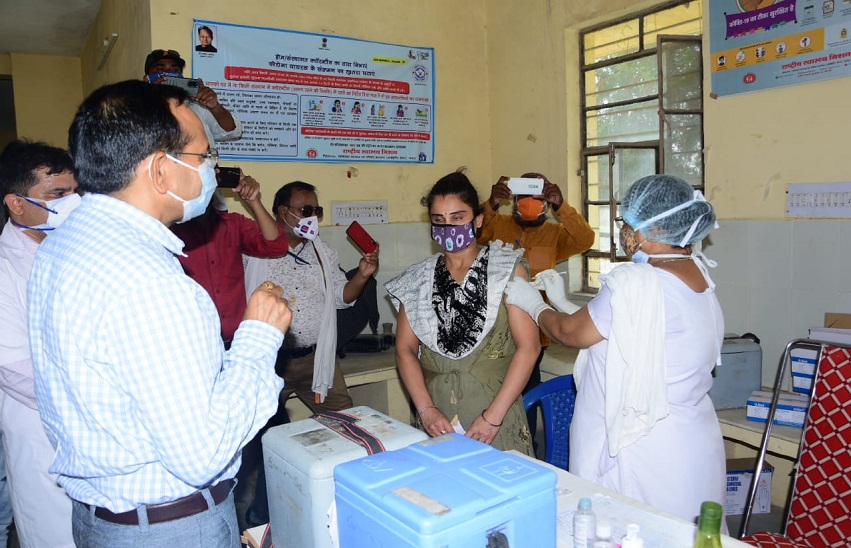 Jhalawar Vaccination News...झालावाड़ जिले में 2 लाख 77 हजार 233 को लगा पहला सुरक्षा कवच