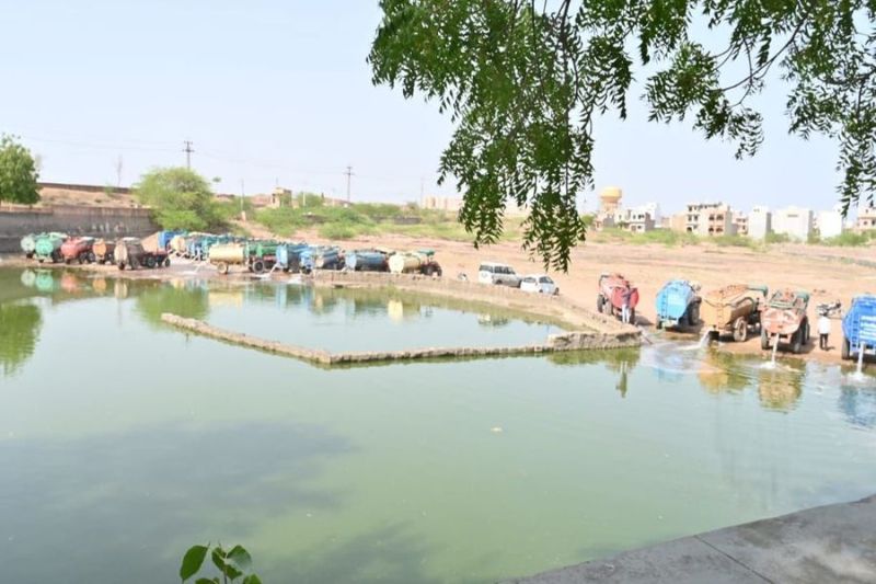 इॅको सिस्टम को बनाए रखने के लिए सूखे जलाशय में 400 टैंकरों का जलदान