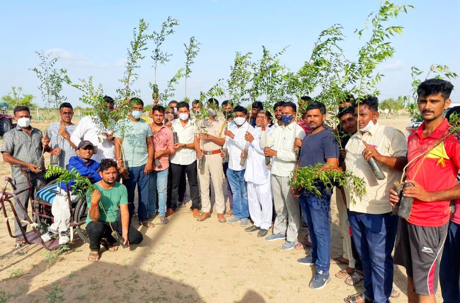 पौधरोपण कर लिया पर्यावरण संरक्षण का संकल्प
