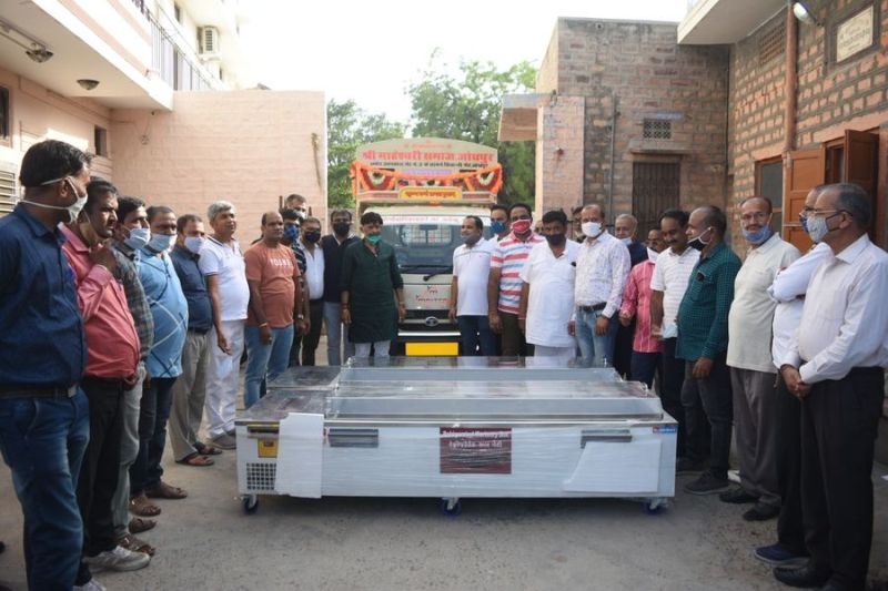 माहेश्वरी युवा संगठन की ओर से मोक्ष वाहन और दो शव डीप फ्रीज