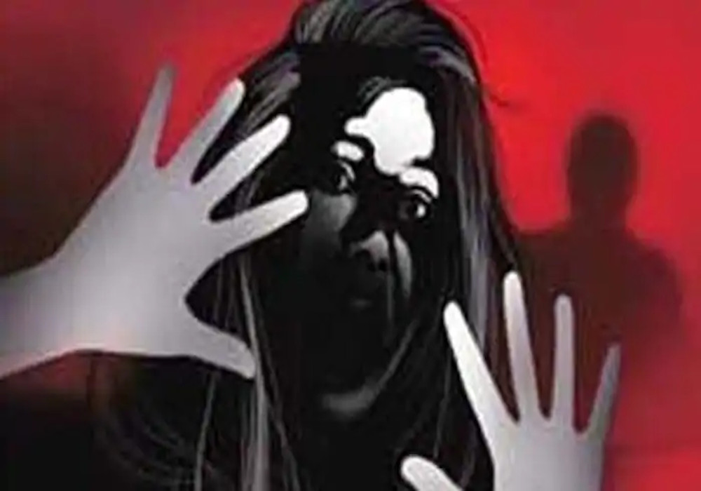 14 year old elope from home gangraped by Erickshaw man and his friends