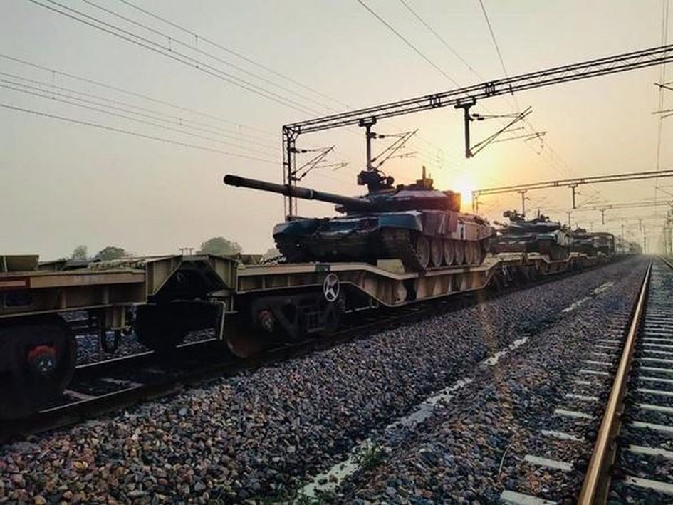फ्रेट कॉरिडोर पर सेना ने दौड़ाई ट्रेन, बॉर्डर पर तेजी से पहुंच सकेंगे हथियार-गोला बारुद