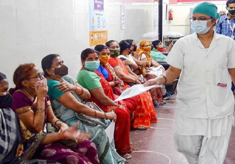 Covid Vaccination के लिए चुनाव की तरह घर-घर भेजी जाएगी बुलावा पर्ची, अब इसी आधार पर लगेगी वैक्सीन