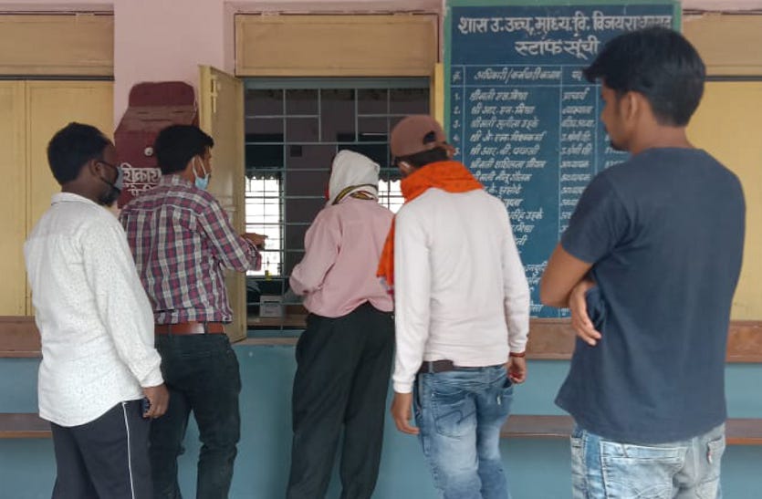 People upset after the vaccine was over on June 14 at the vaccination center in Vijayraghavgarh.