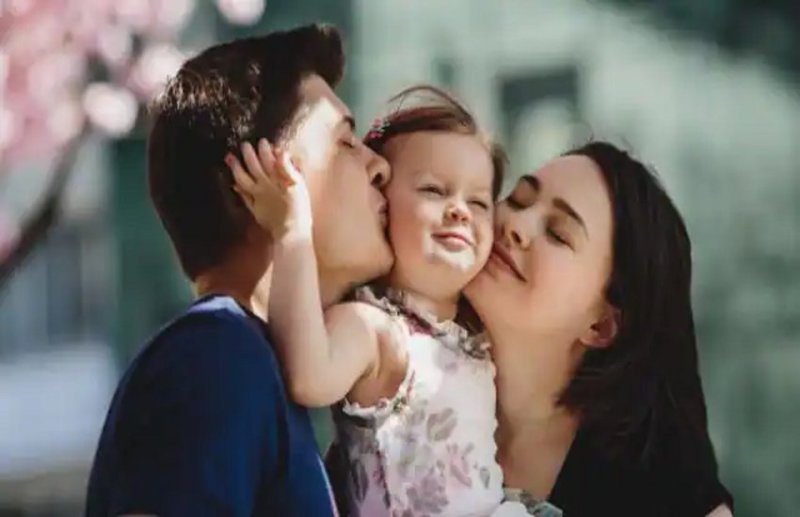 बच्चों को बेहतर इंसान बनाने के लिए बचपन में जरूर सिखाएं ये 6 बातें