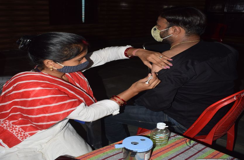 Record three hundred people vaccinated in Panchayat regarding corona