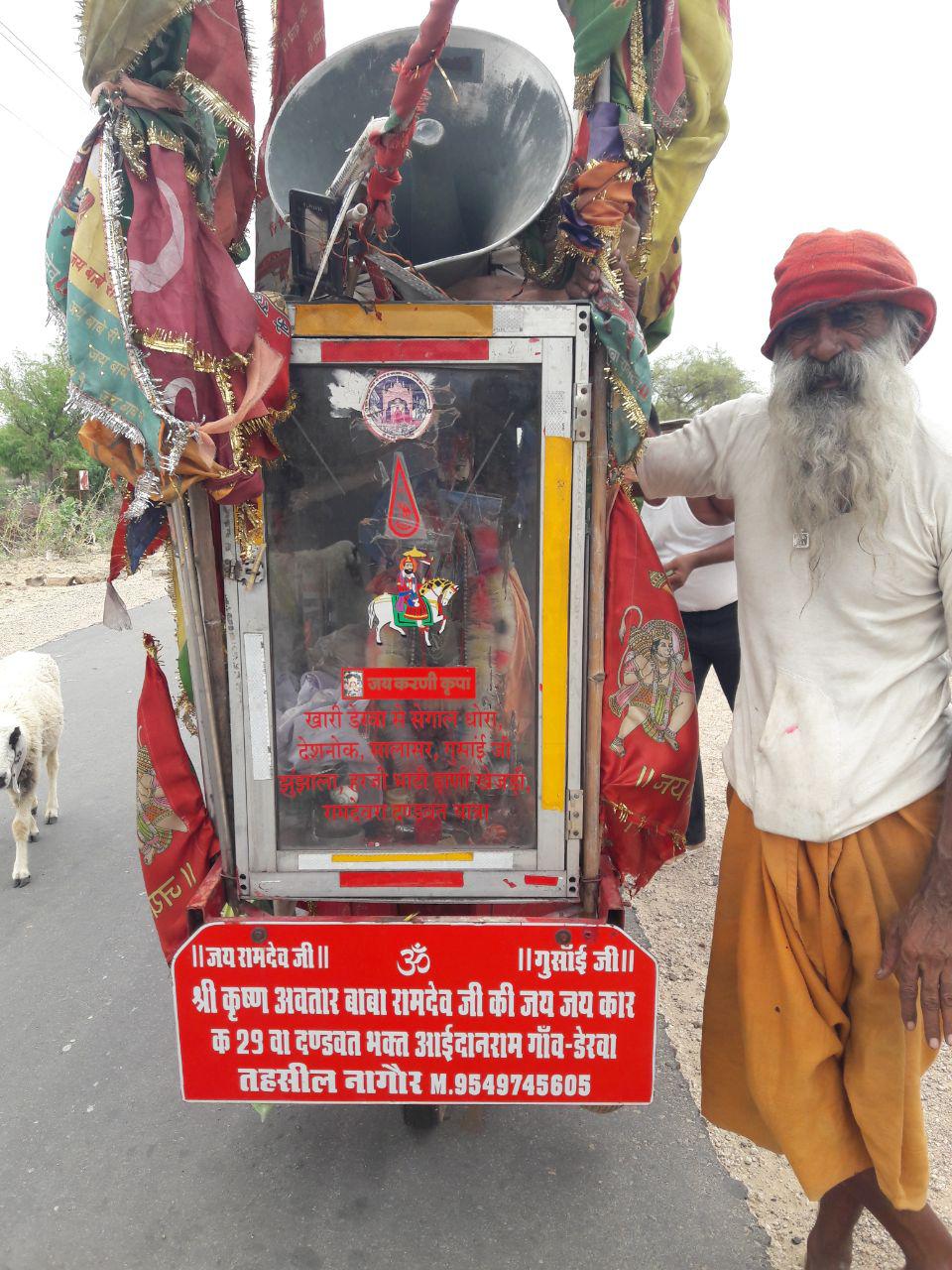 29 वर्ष में 8700 दिन तक रामदेवरा की दंडवत यात्रा बिताए