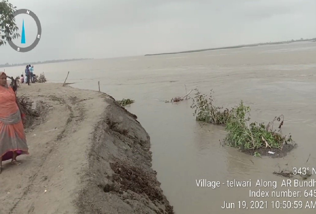 सरयू नदी का जलस्तर बढ़ने के साथ कटान भी हुई तेज,  ग्रामीणों ने कहा- अधिकारियों की लापरवाही के चलते बाढ़ से बच पाना असंभव