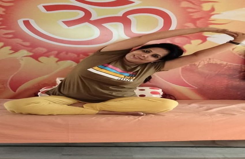 INTERNATIONAL YOGA DAY : मुक्ता हर साल एक माह निशुल्क सिखाती है योग