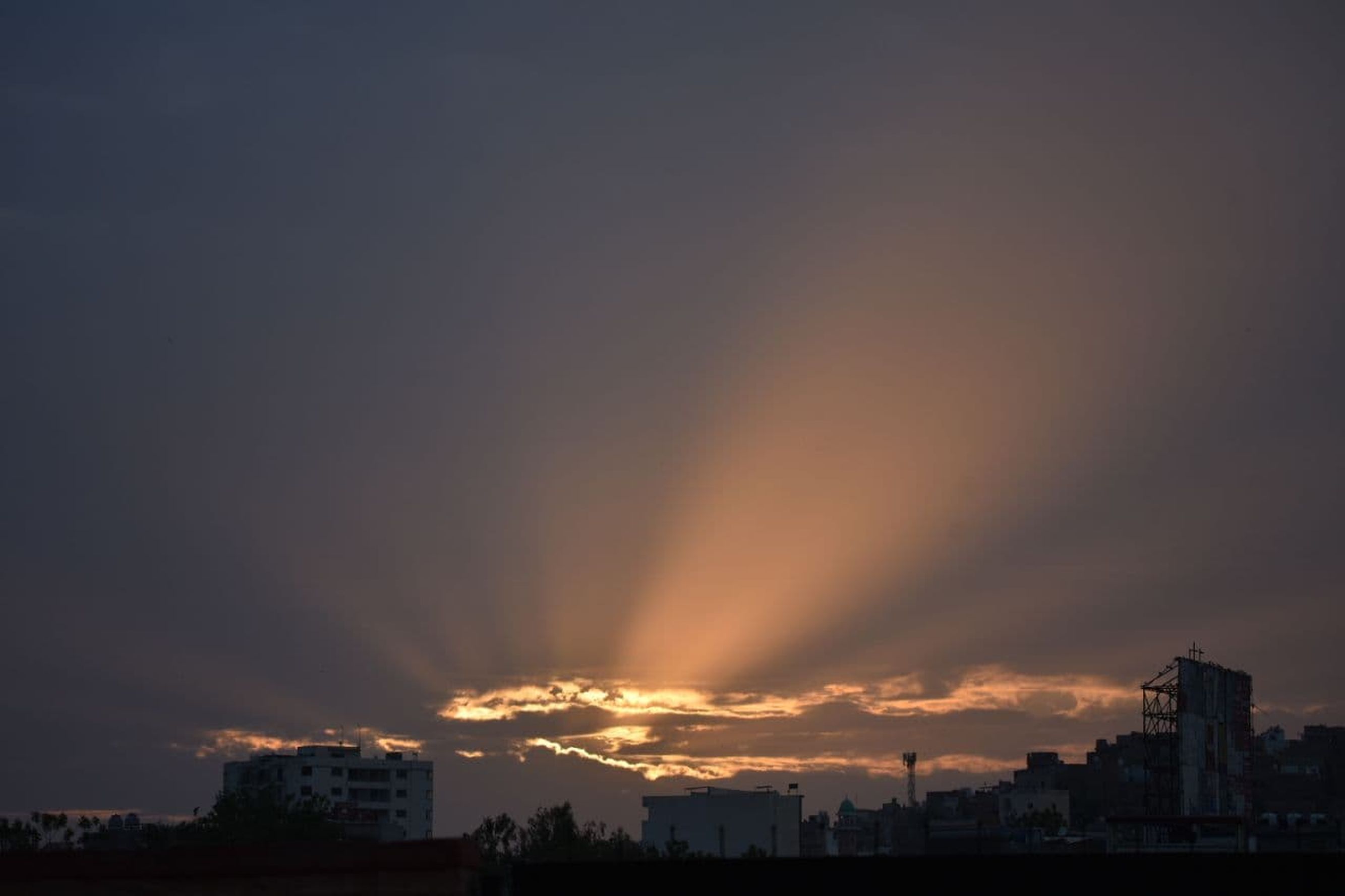 दो दिन हल्के बादल, फिर शुष्क मौसम