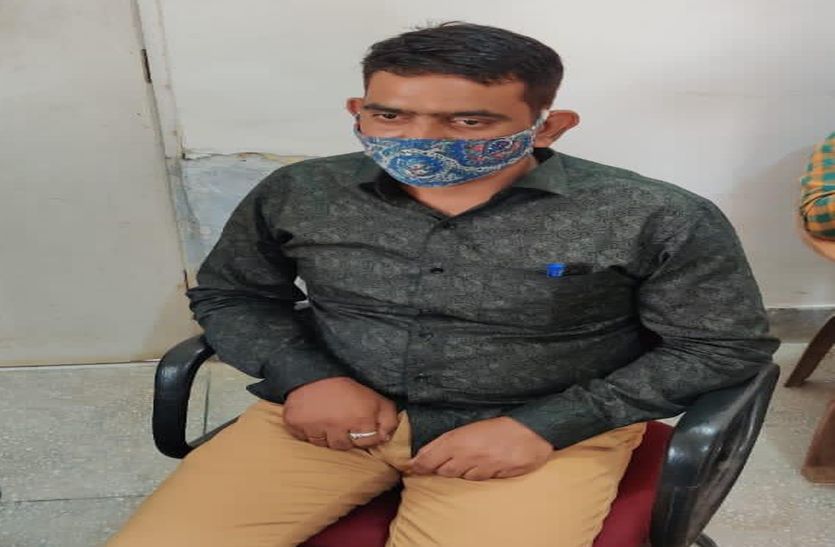 एनसीसी का वरिष्ठ सहायक पांच हजार रुपए की घूस लेते गिरफ्तार
