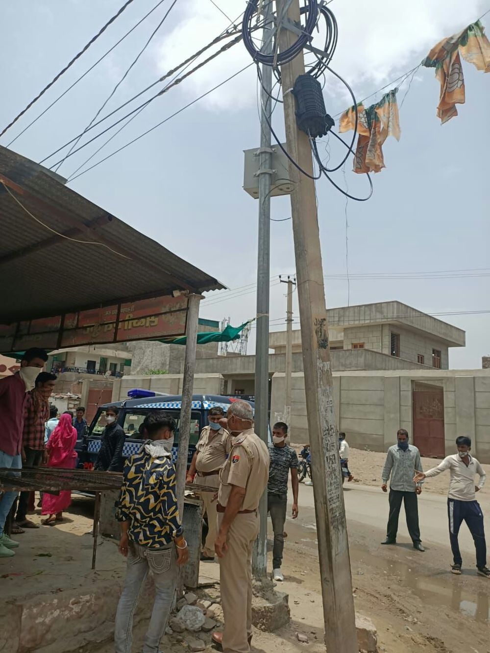दुकान पर सब्जी खरीदने के दौरान करंट, बच्चे की मौत