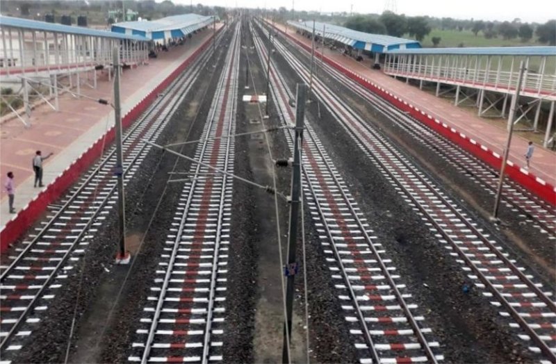 Travel only after taking information, due to non-interlocking work, many trains will run from the changed route