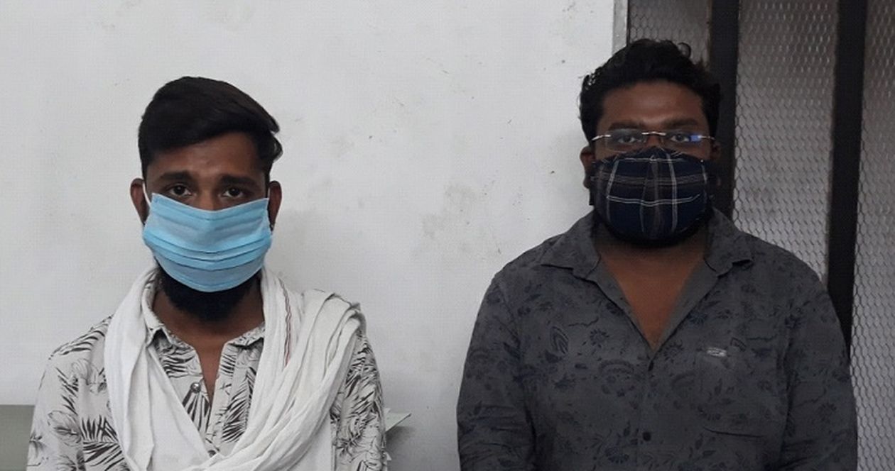 कार से मिले 8 लाख रुपए, फतहनगर के दो जने गिरफ्तार