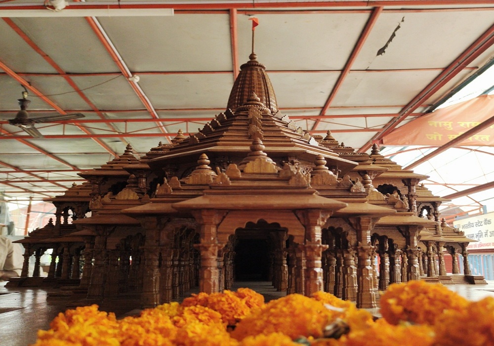 मुम्बई में राम मंदिर ट्रस्ट की बैठक जुटे देश भर के कलाकार