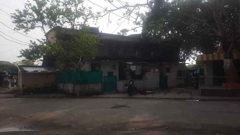 जोखिम में जिंदगी : जर्जर क्वार्टर खाली नहीं कर रहे हैं पुलिसकर्मी