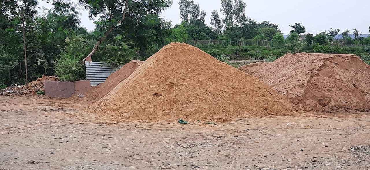 llegal stocks of sand are not being seized in Damoh district