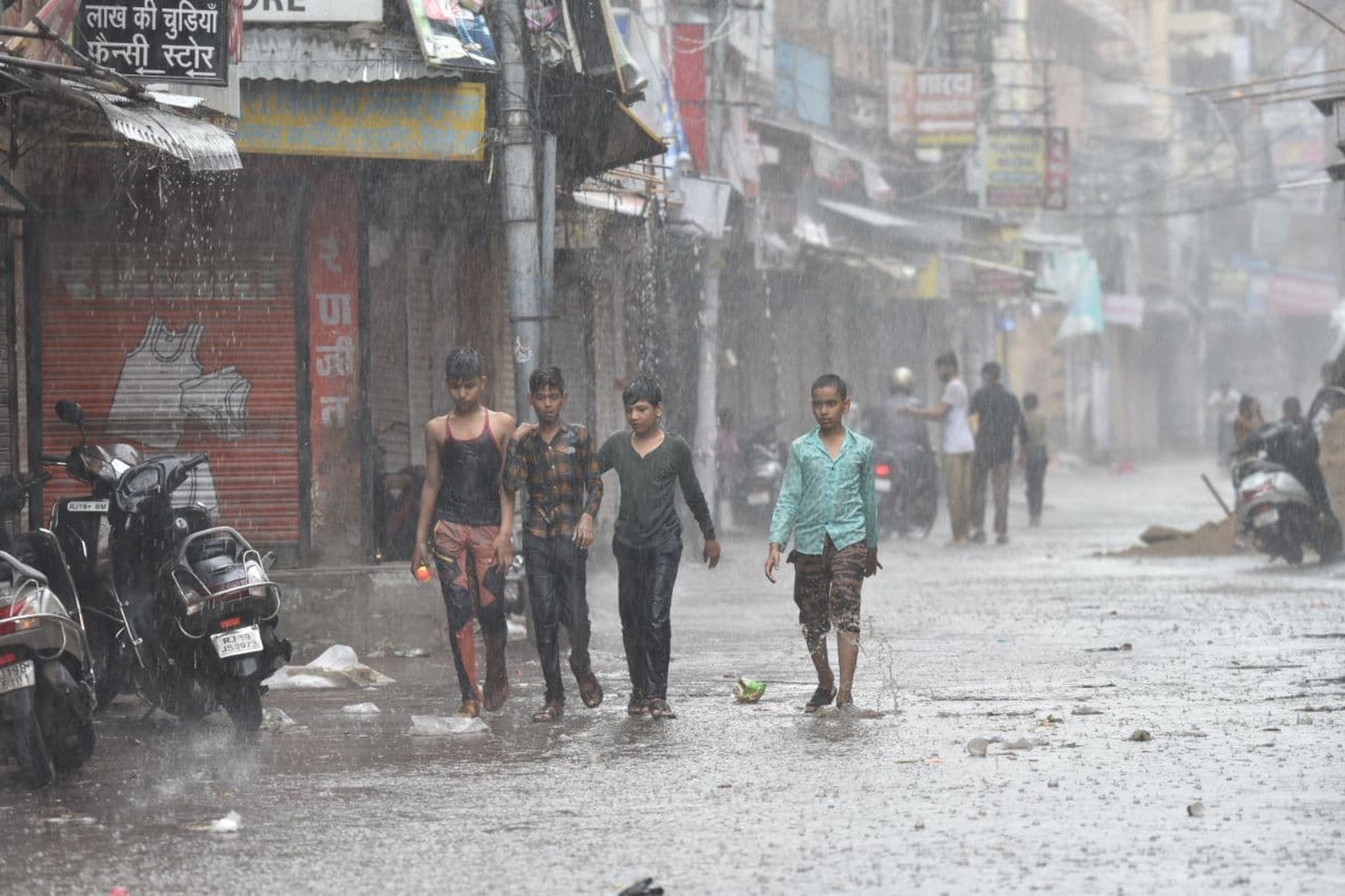जोधपुर में झमाझम बारिश, पनाळे चली