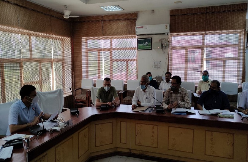 कम कृषि बिजली कनेक्शन देने पर कलक्टर नाराज, एसई को नोटिस