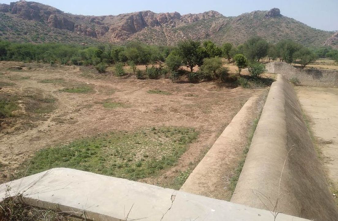 चंद दिनों में ही सूख जाते हैं एनीकट
