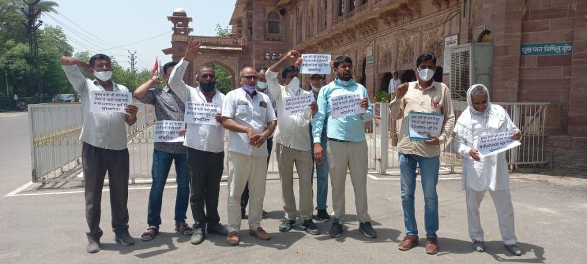 पीने के पानी को तरस रहे एक दशक से 10 हजार लोग