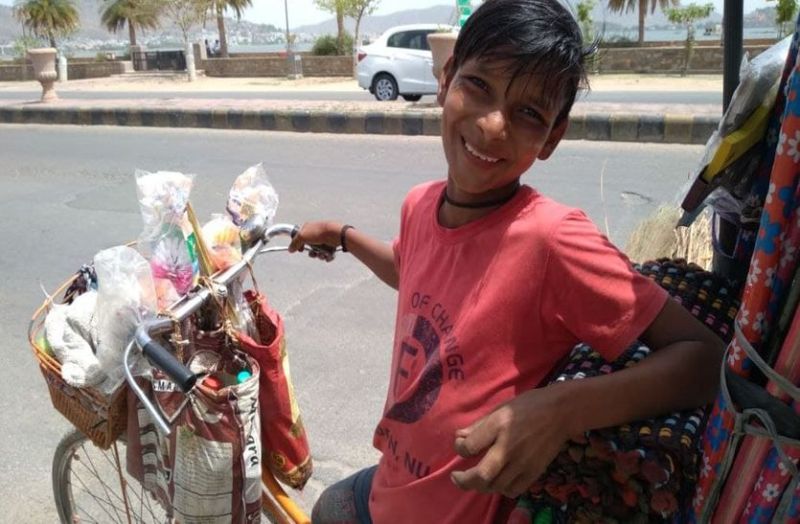 माता-पिता का सहारा बनने को रोज 20 किमी का सफर