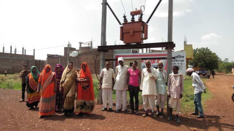 सड़क, बिजली पानी का दिया था कॉलोनाइजर ने भरोसा, अब फोन तक नहीं उठाता