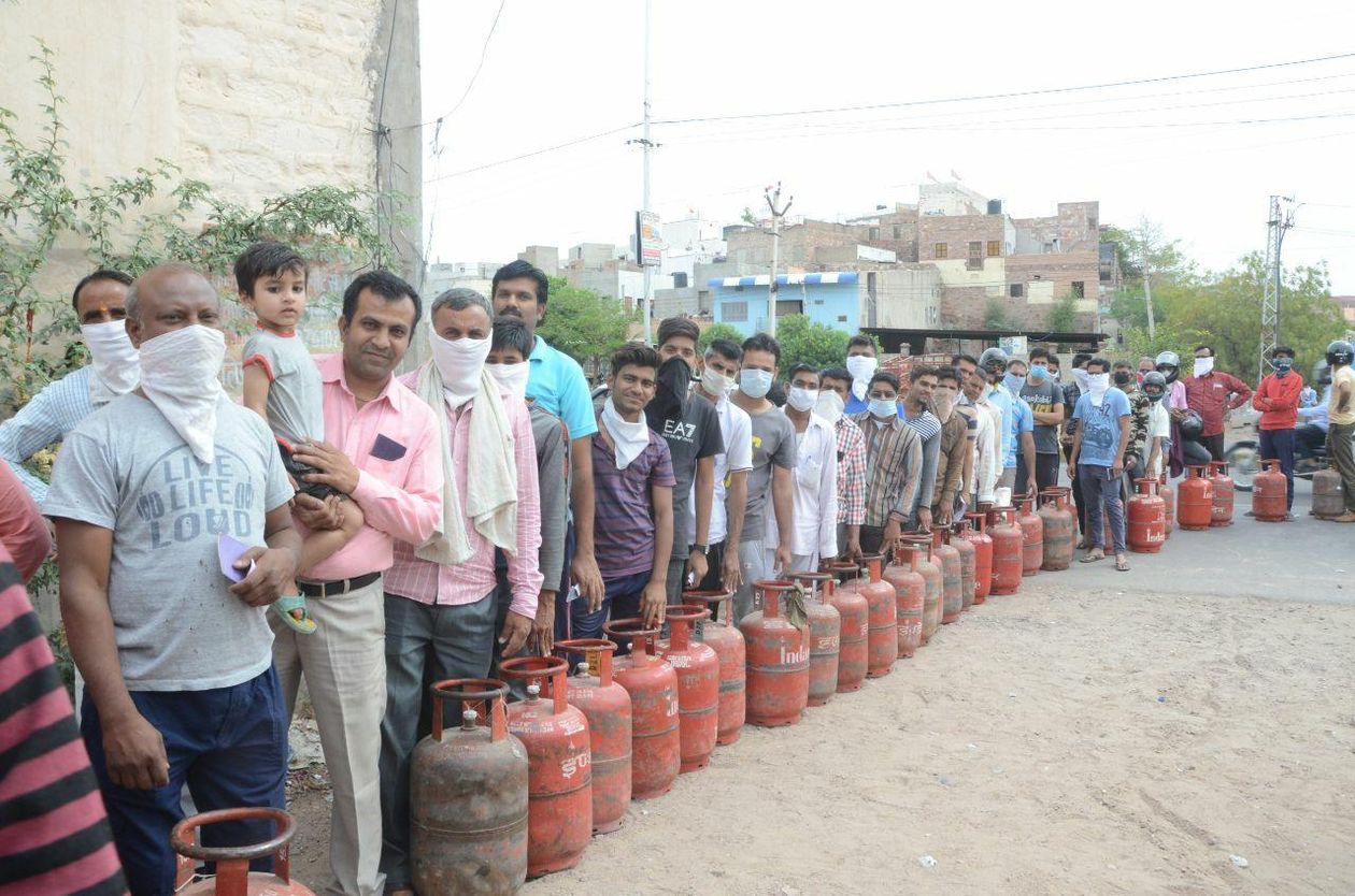 आठ माह में 240 रुपए महंगा हुआ एलपीजी सिलेण्डर