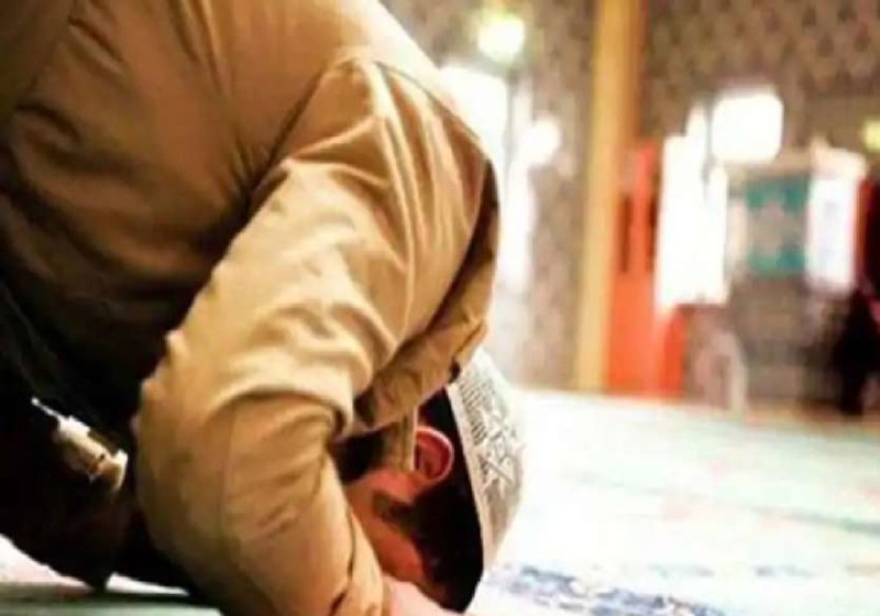 Two factions of Muslim community argue over namaz matter