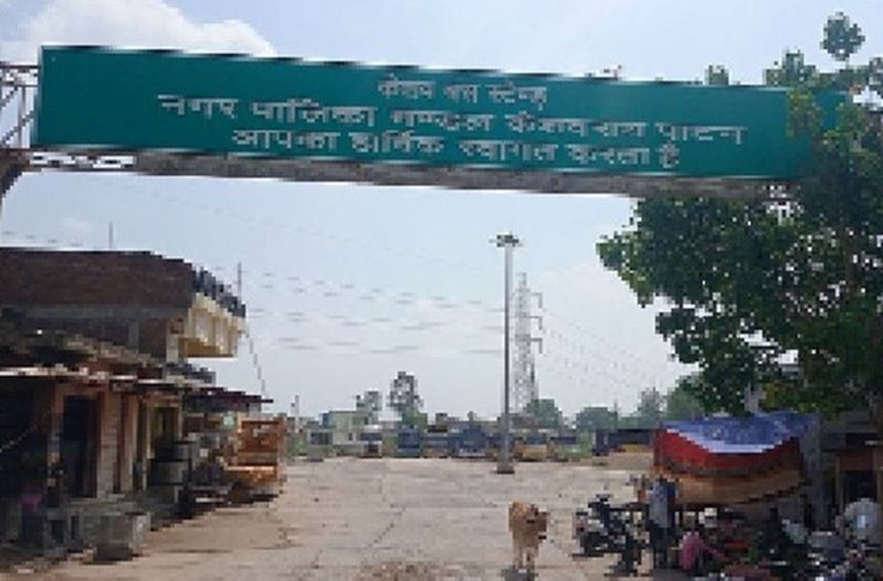 बसें नहीं चलने से यात्री परेशान