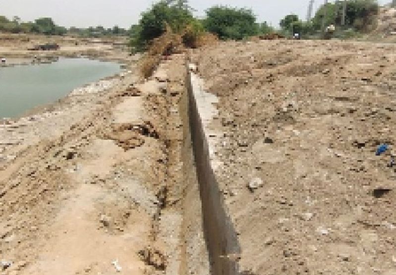 अलोद मेज नदी बायपास पर बनी सुरक्षा दीवार