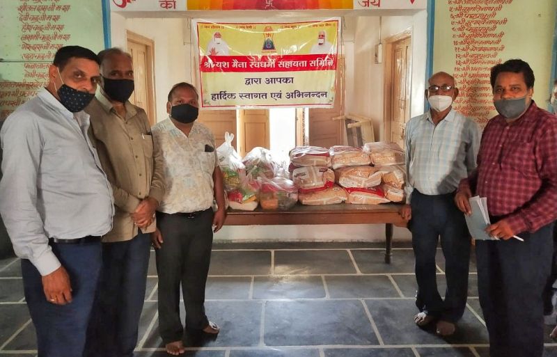 शीतल स्वाध्याय भवन में राशन सामग्री का वितरण